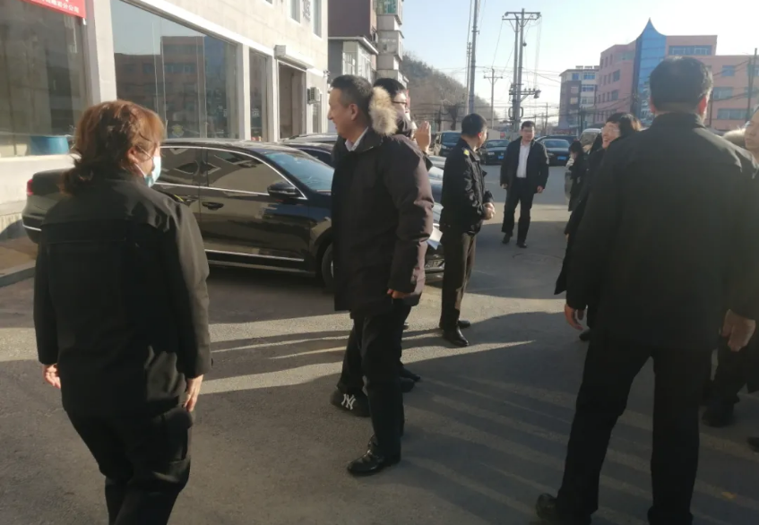 鞍勤集團(tuán)黨委下基層、聽民意，助推企業(yè)高質(zhì)量發(fā)展