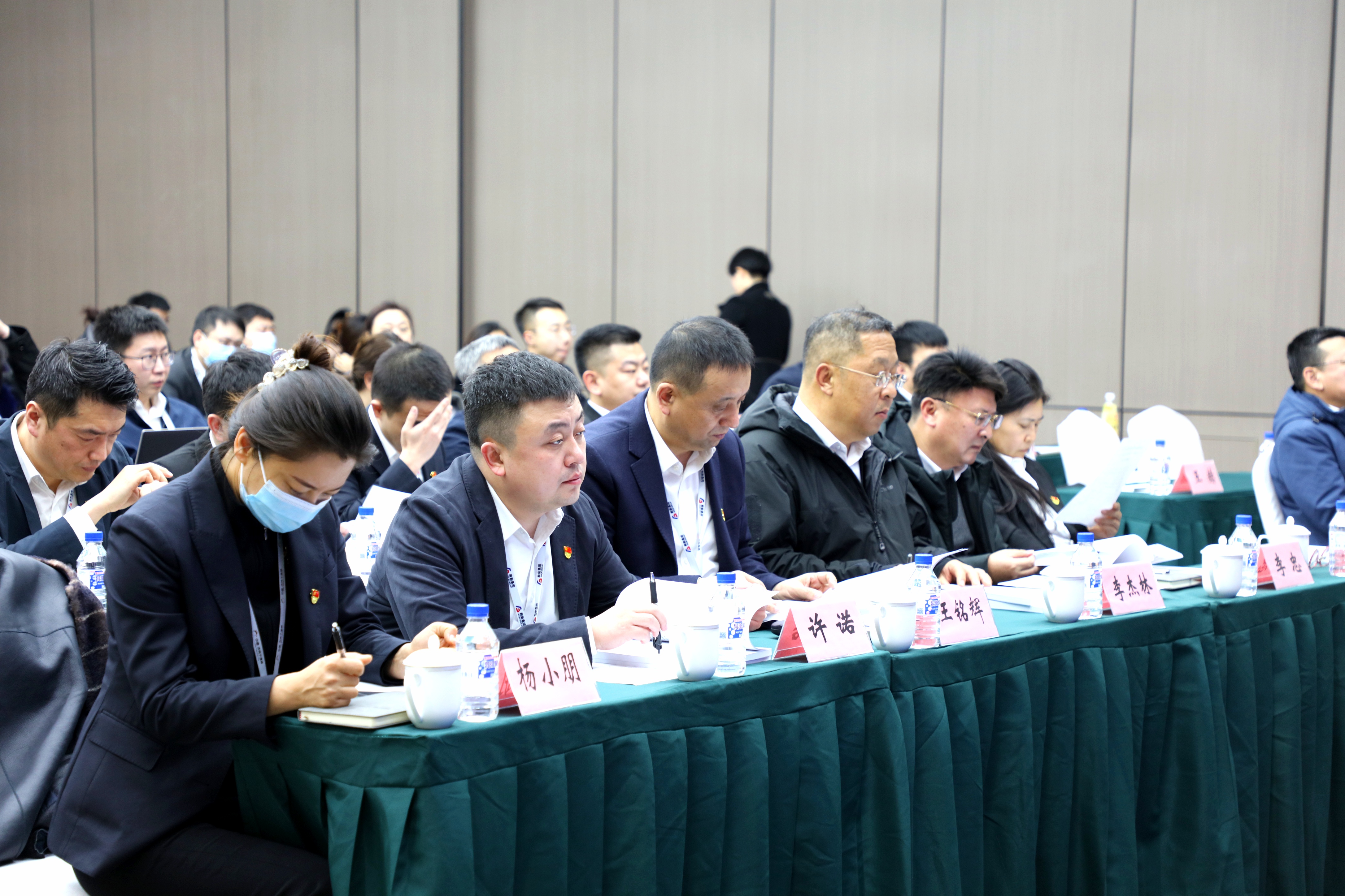 集團舉行機關中層干部、借調和駐村干部2022年度述職測評會議